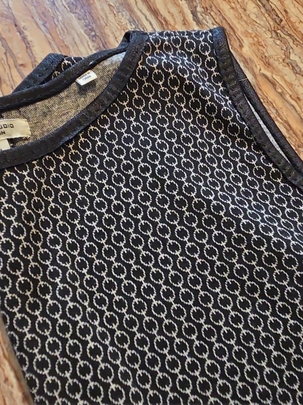 Max Studio Black and White Geometric Sleeveless Top - Picture 8 of 8